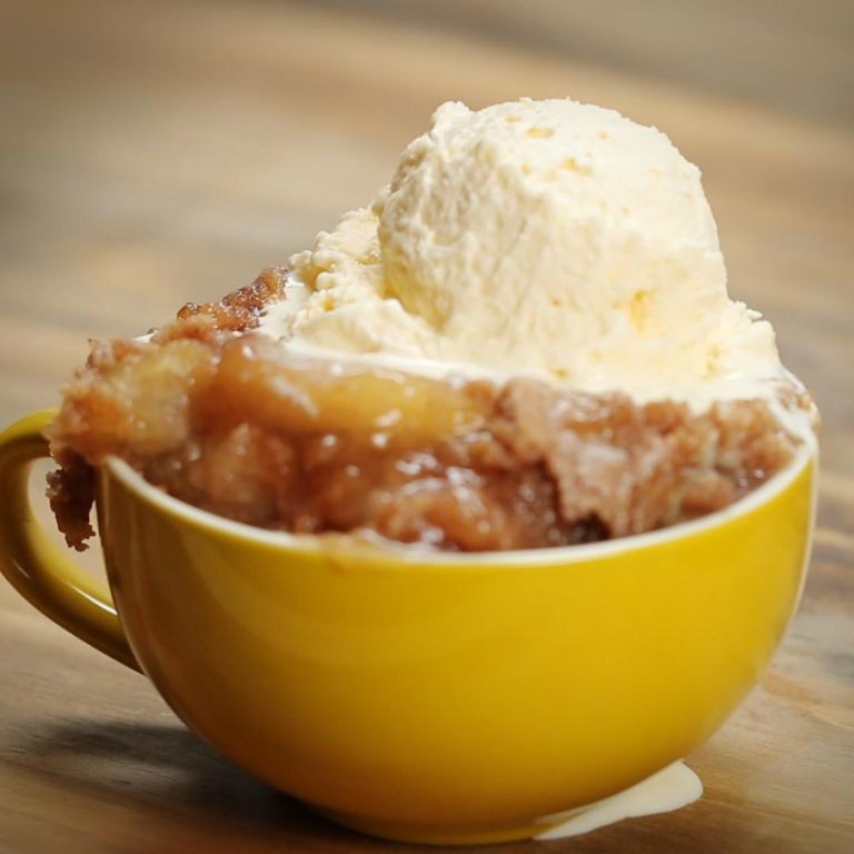Slow Cooker Spiced Apple Cobbler