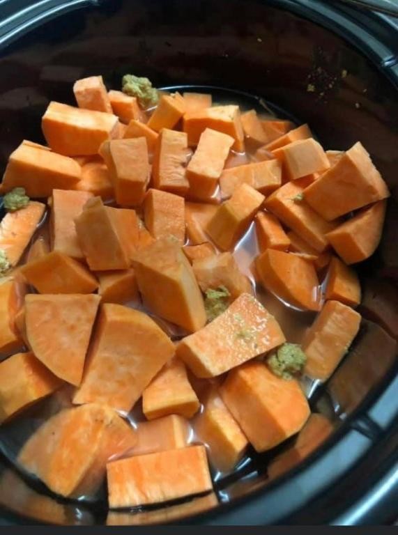 Slow Cooker Sweet Potato and Bacon Soup