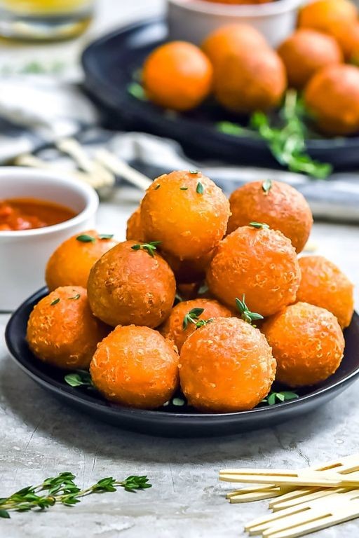 Smoked Gouda Cheese Ball