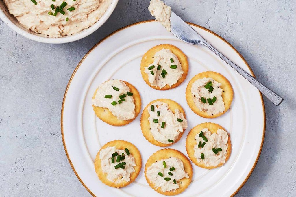 Smoked Herring Pâté with Crackers