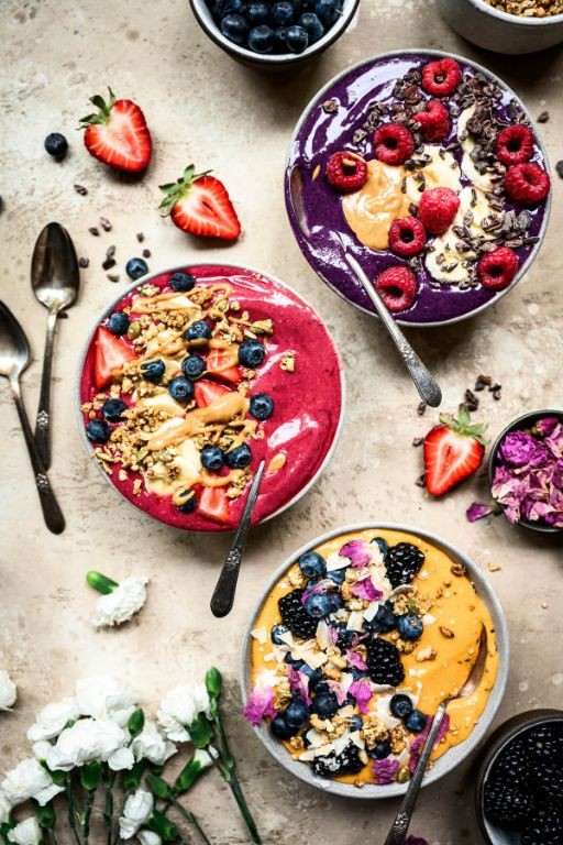 Smoothie Bowl with Seasonal Fruits