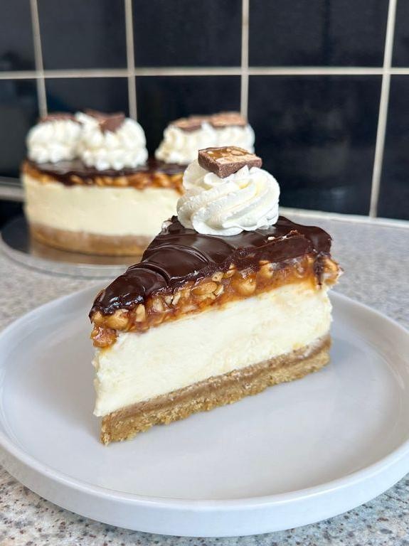 Snickers Cheesecake with Sour Cream Caramel Layer