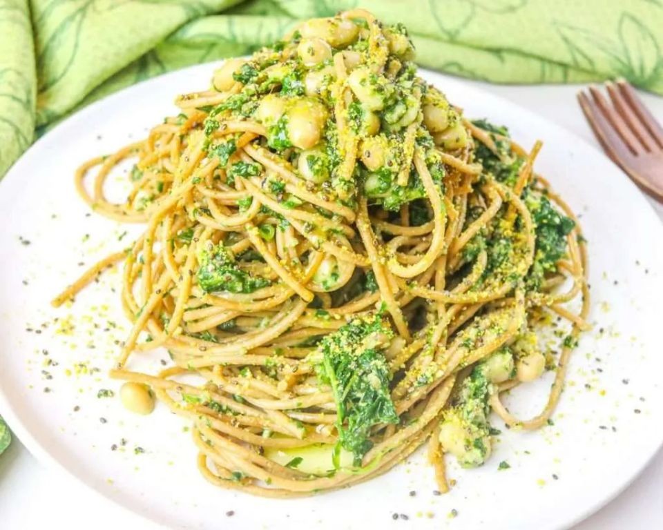 Spaghetti Aglio e Olio with Spinach