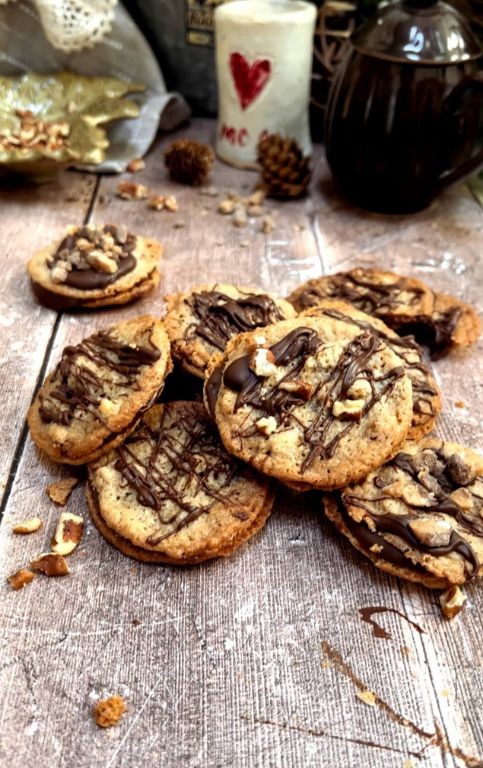 Spiced Florentine Lace Cookies with Cinnamon