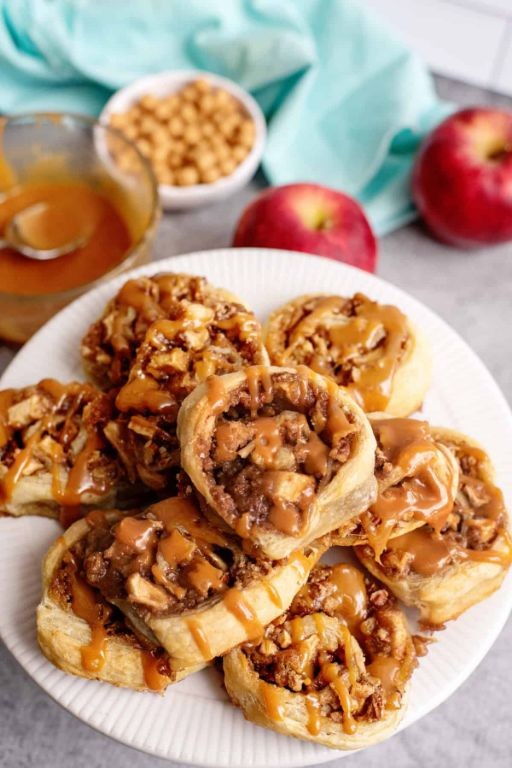 Spiced apple puff pastry pinwheels