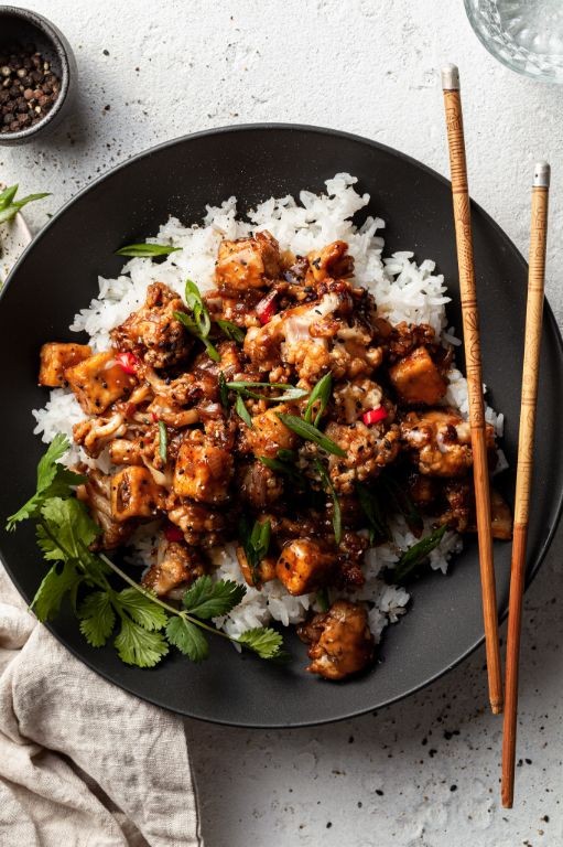 Spicy Cauliflower and Tofu in Oyster Sauce