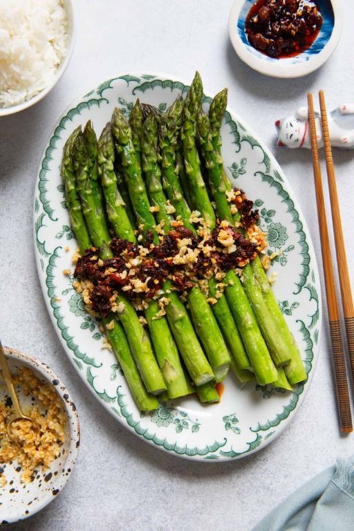 Spicy Chili Sauteed Asparagus