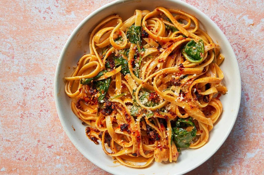Spicy Spinach Pasta with Chili Flakes