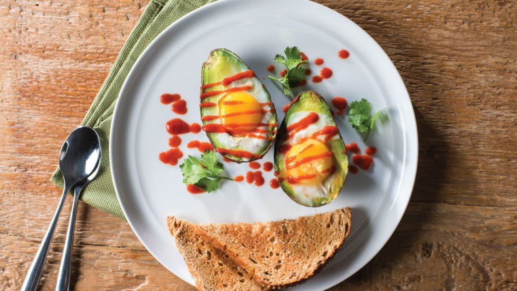 Spicy Sriracha Baked Avocado Halves