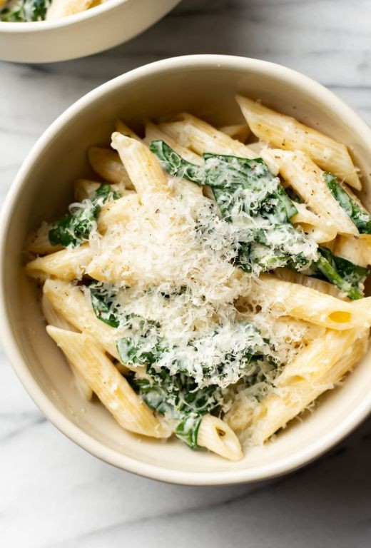 Spinach Pasta with Garlic White Wine Sauce