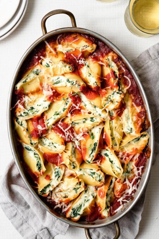 Spinach Tomato and Mozzarella Stuffed Shells