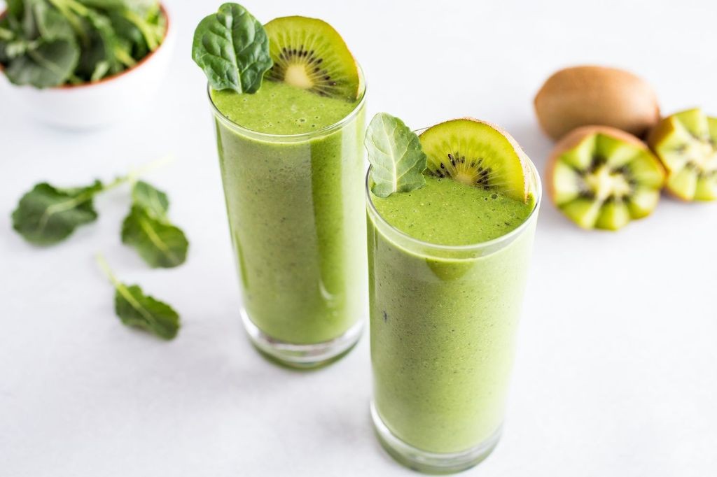 Spinach and Kale Green Detox Smoothie