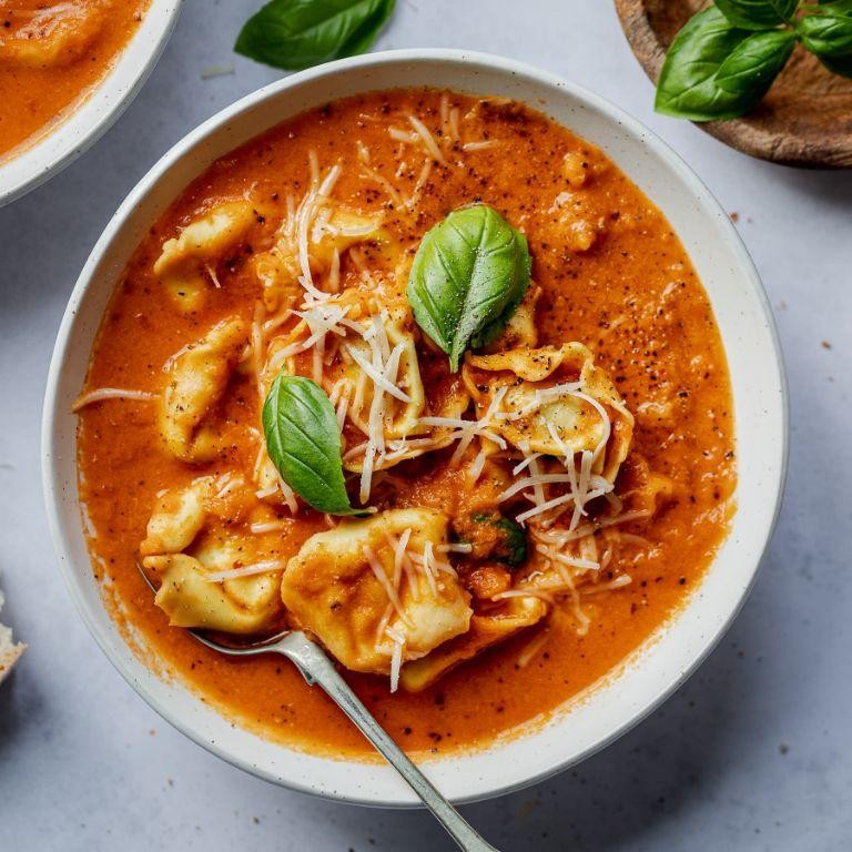 Spinach and Ricotta Tortellini Soup