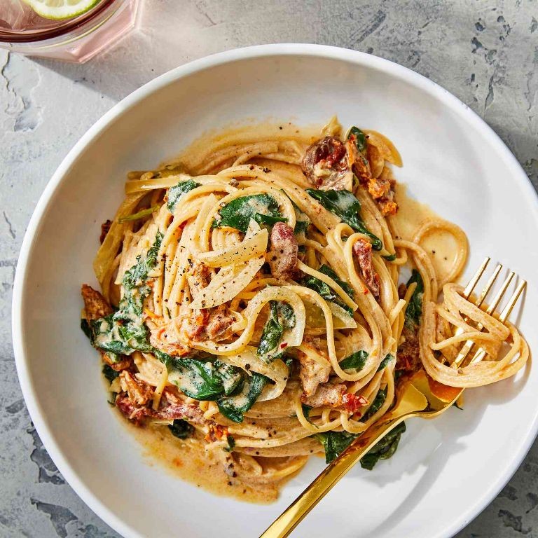 Spinach and Sun-Dried Tomato Pasta