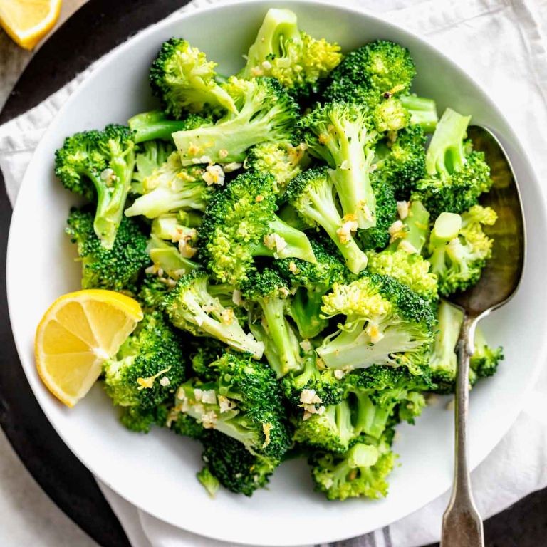 Steamed Broccoli with Lemon and Garlic
