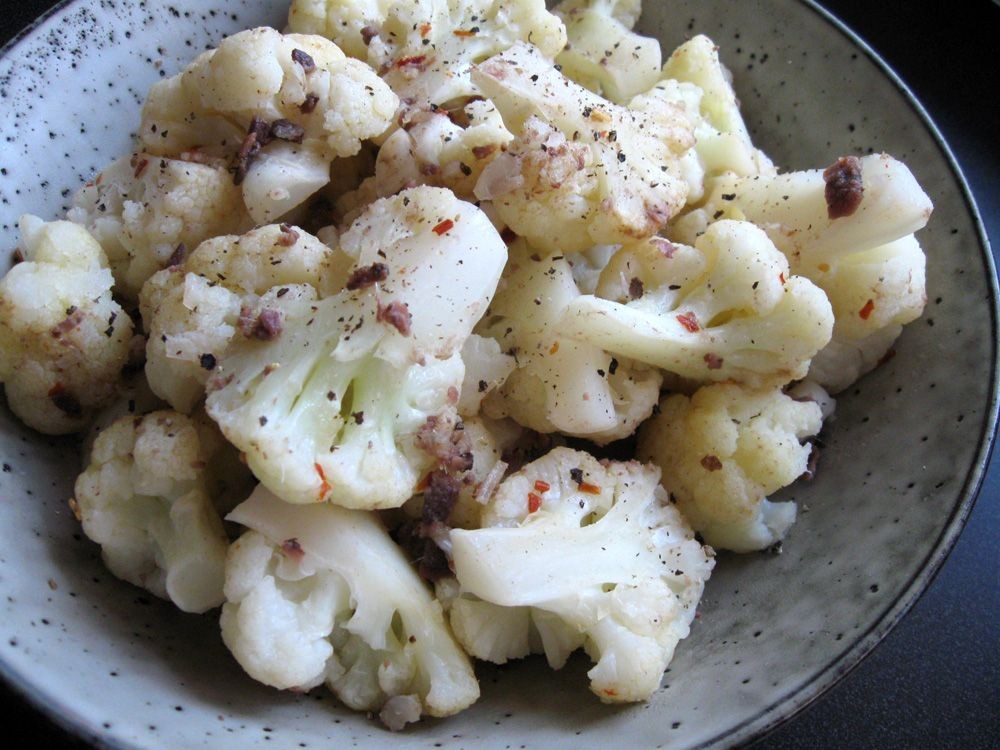 Steamed Cauliflower with Chili Flakes