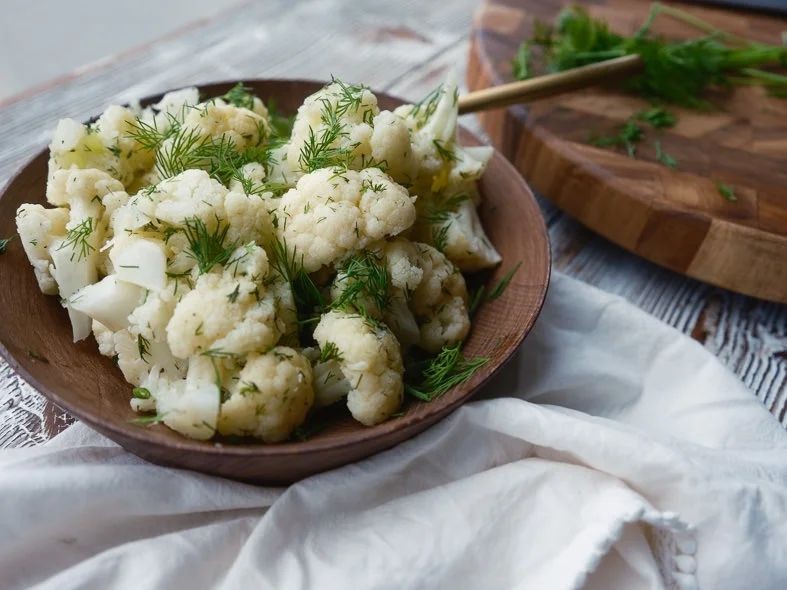 Steamed Cauliflower with Fresh Dill