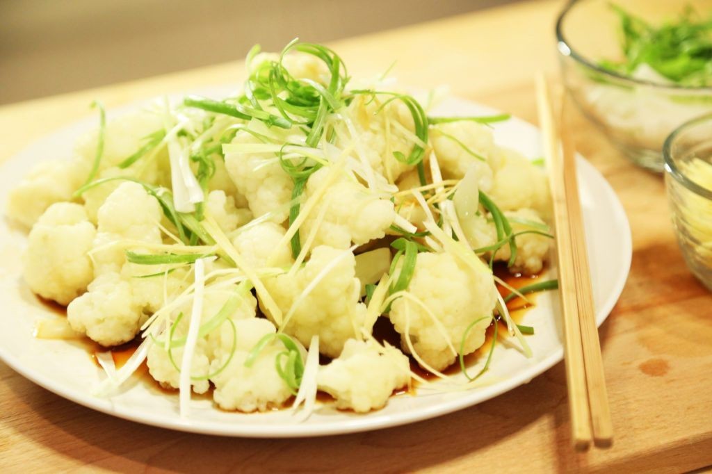 Steamed Cauliflower with Ginger and Scallions