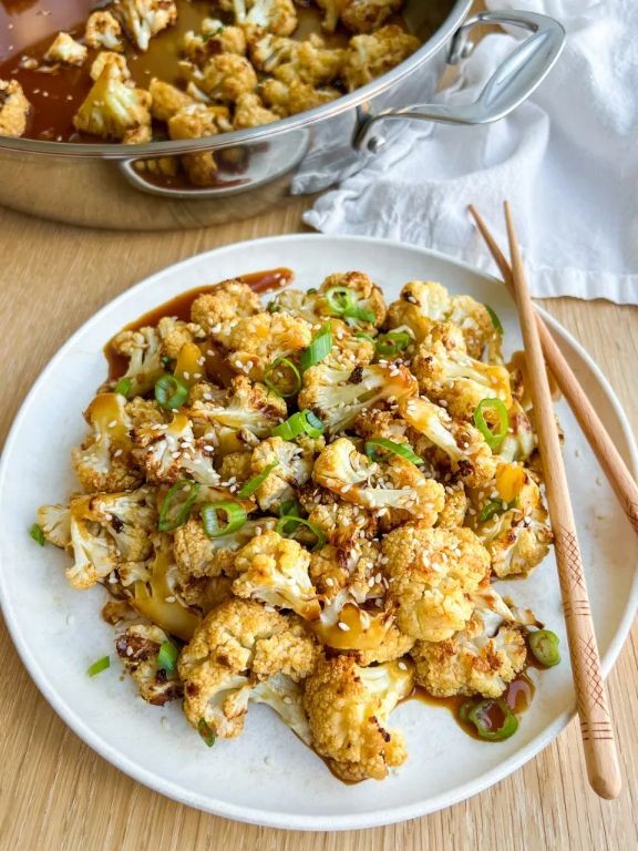 Steamed Cauliflower with Soy Sauce and Sesame Seeds