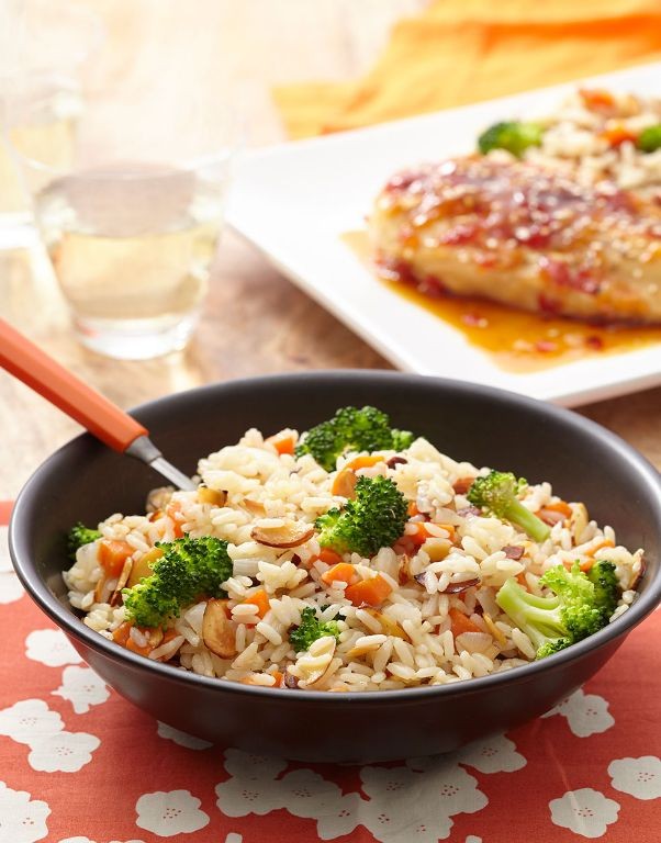 Steamed Rice with Broccoli and Almonds