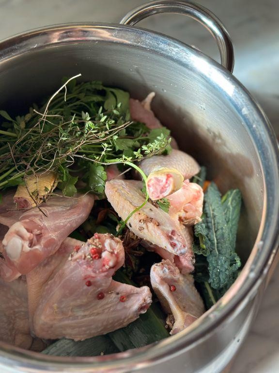 Strained bone broth with parsley