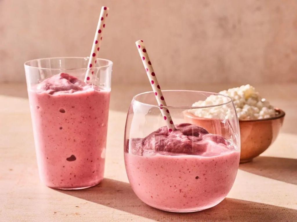 Strawberry Banana Cottage Cheese Smoothie