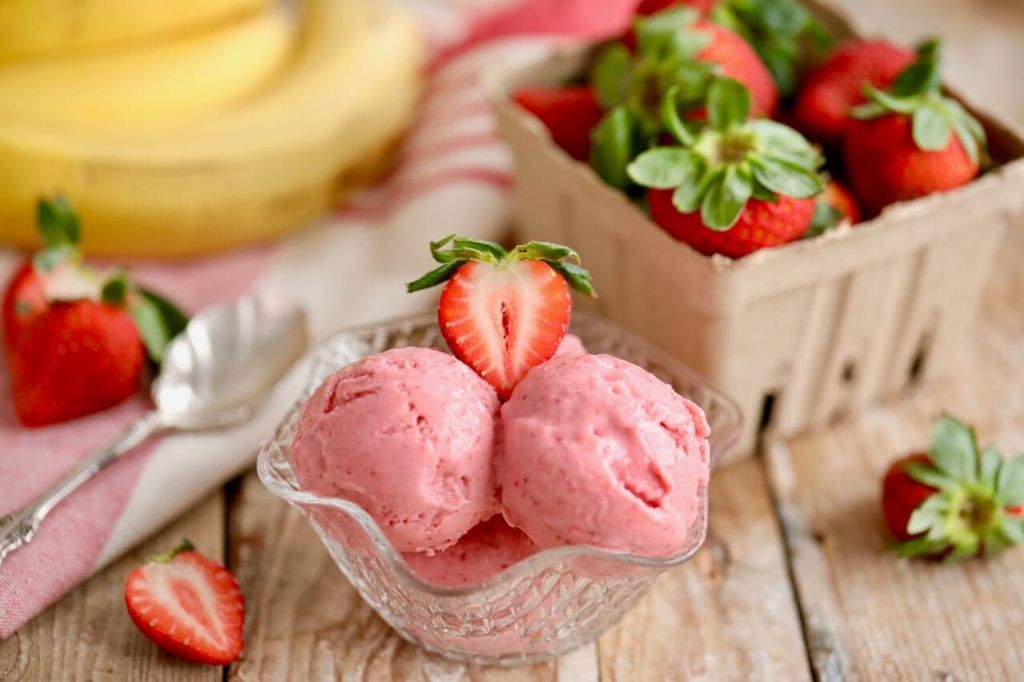 Strawberry Banana Frozen Yogurt