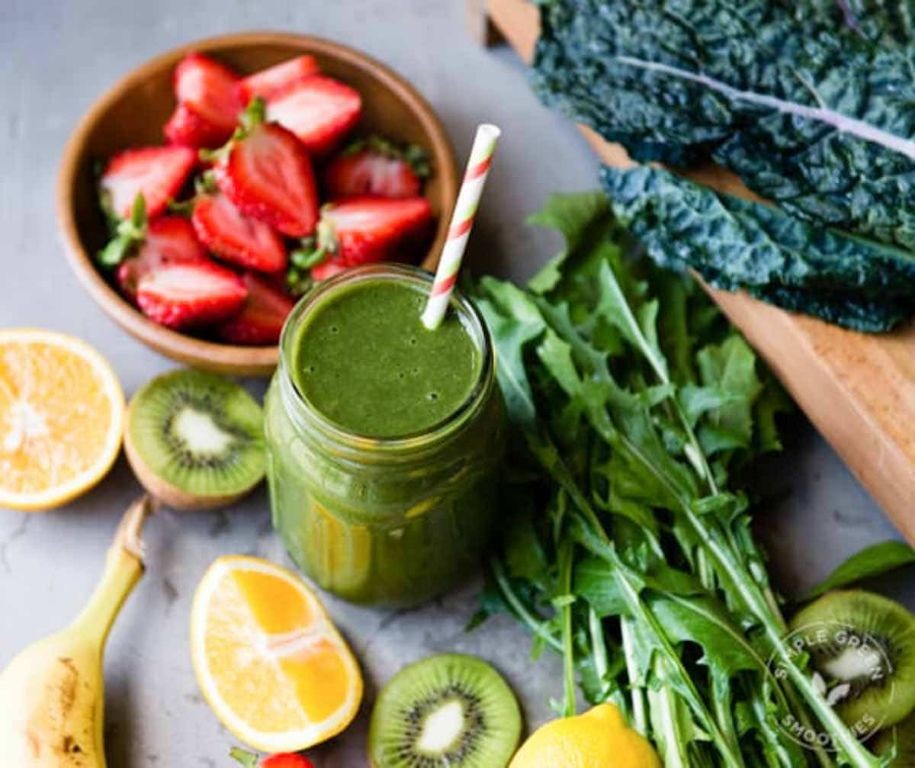 Strawberry Kiwi Kale Smoothie