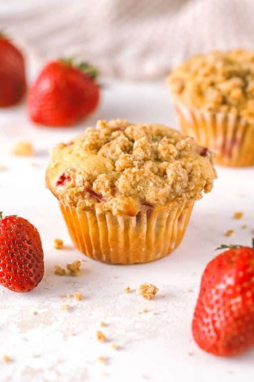 Strawberry Rhubarb Cupcakes with Streusel Topping