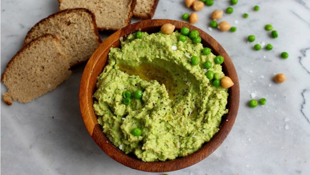 Sweet Pea Hummus with Pita Chips