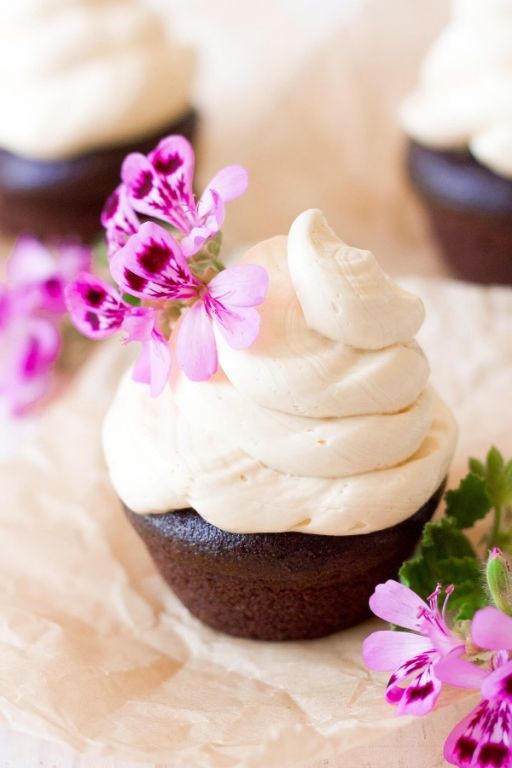 Sweet Whipped Vanilla Honey Frosting