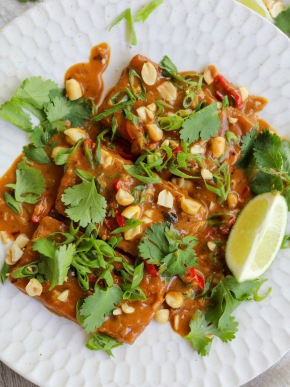 Thai Peanut Sauce Tortellini with Crispy Tofu