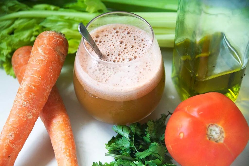 Tomato and Cilantro Fresh Smoothie
