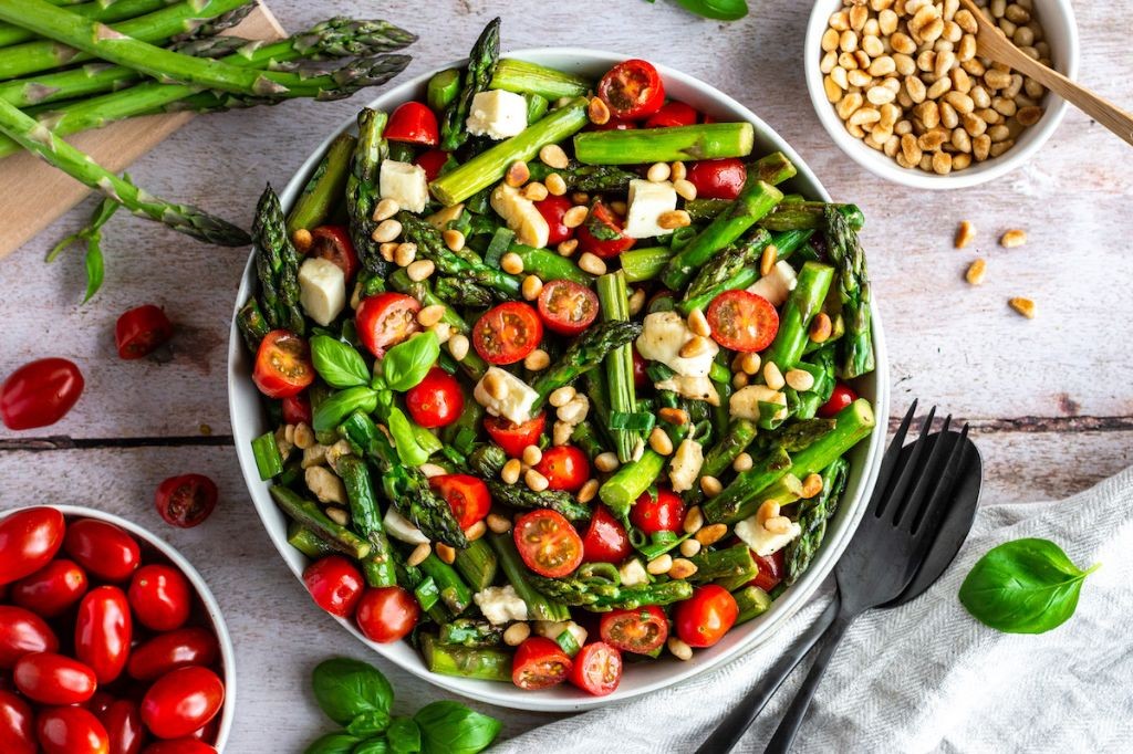 Tomato and Mozzarella Cold Asparagus Caprese Salad
