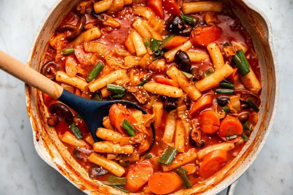 Tteokbokki Hot Pot with Assorted Vegetables