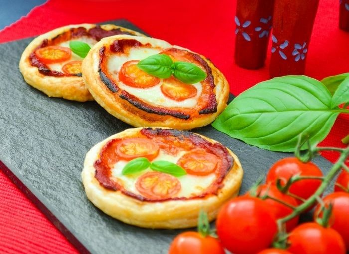 Vegan Margherita Pizza Puffs