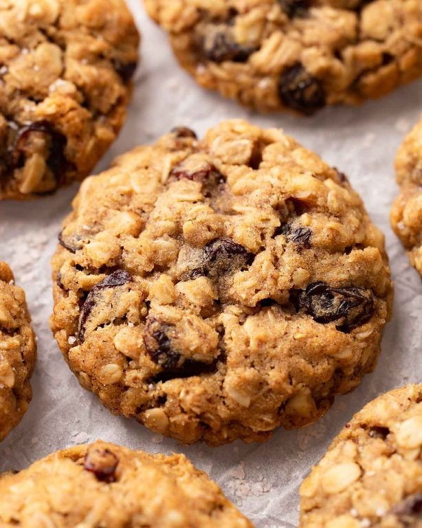 Vegan Oatmeal Raisin Cookies