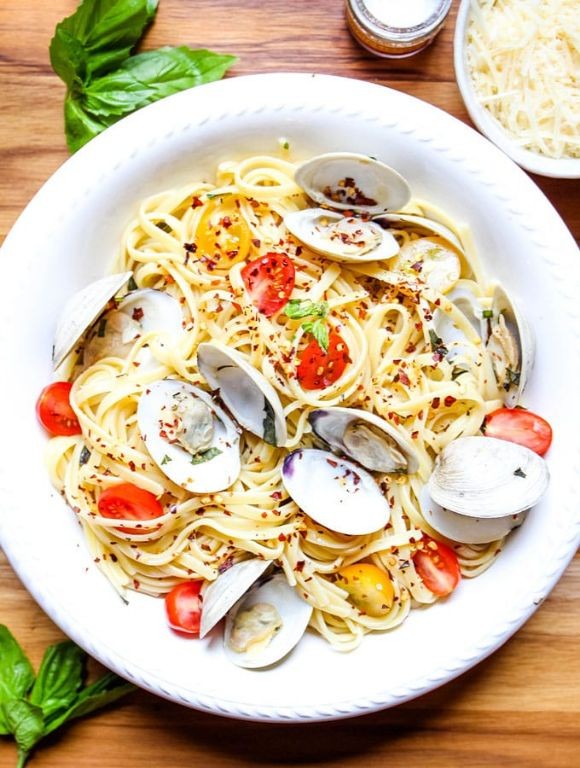 White Wine Clam Sauce with Spaghetti
