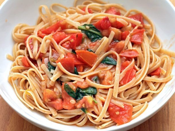 Whole Wheat Pasta with Fresh Tomato Sauce and Basil
