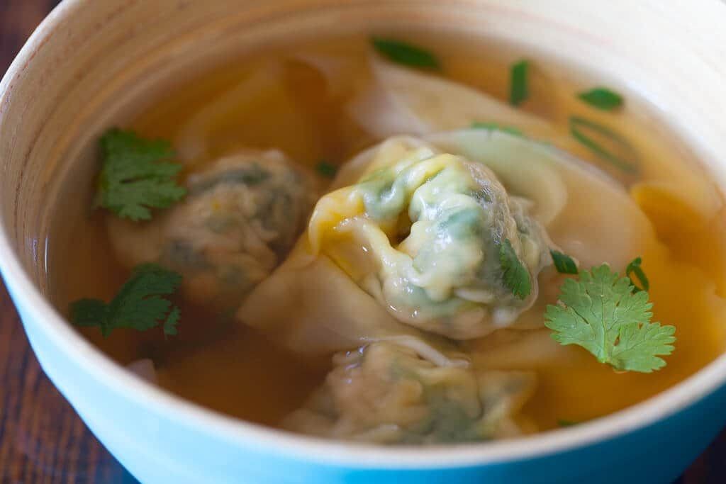 Wonton Soup with Spinach and Lean Pork