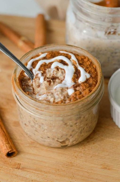 Yogurt and Cinnamon Overnight Oats