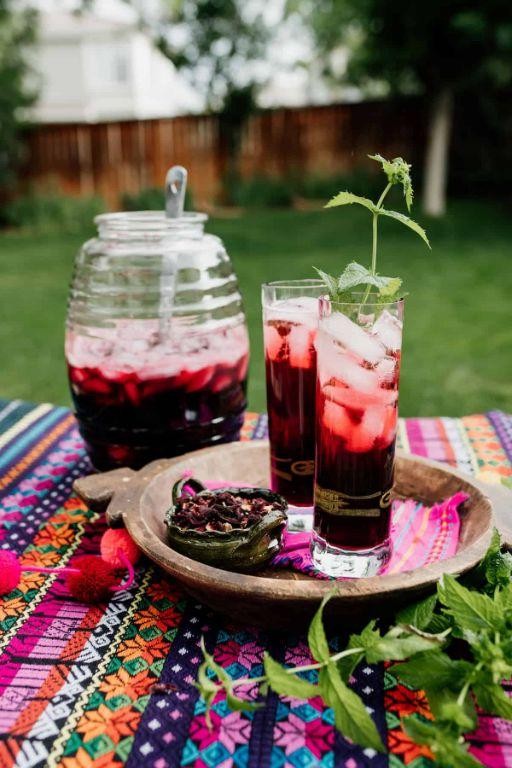 Agua Fresca de Jamaica (Hibiscus Drink)