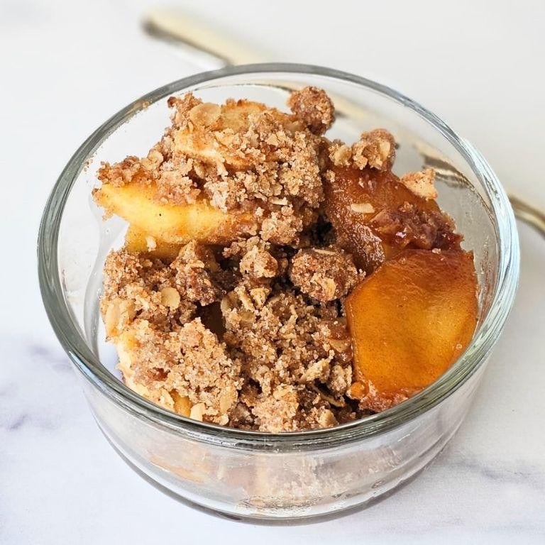 Apple Crisp with Cinnamon Streusel Topping