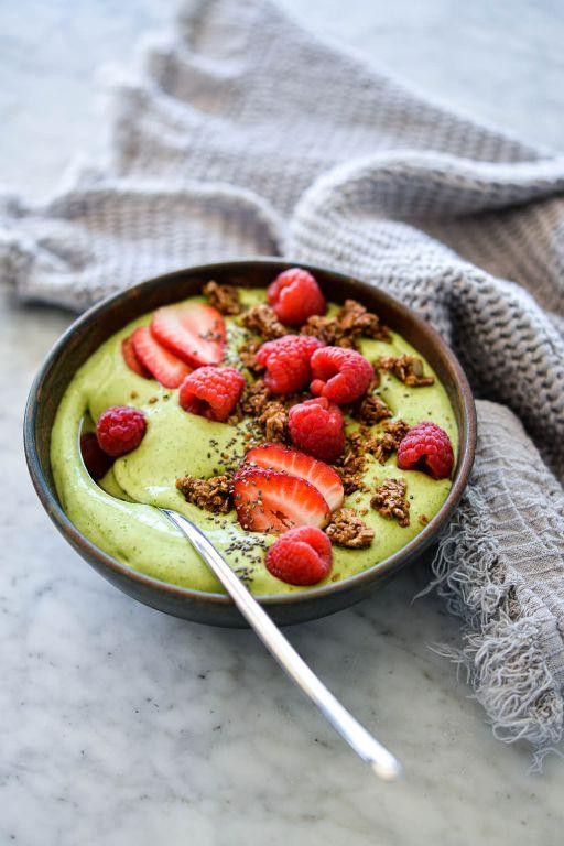 Avocado and Spinach Smoothie Bowl