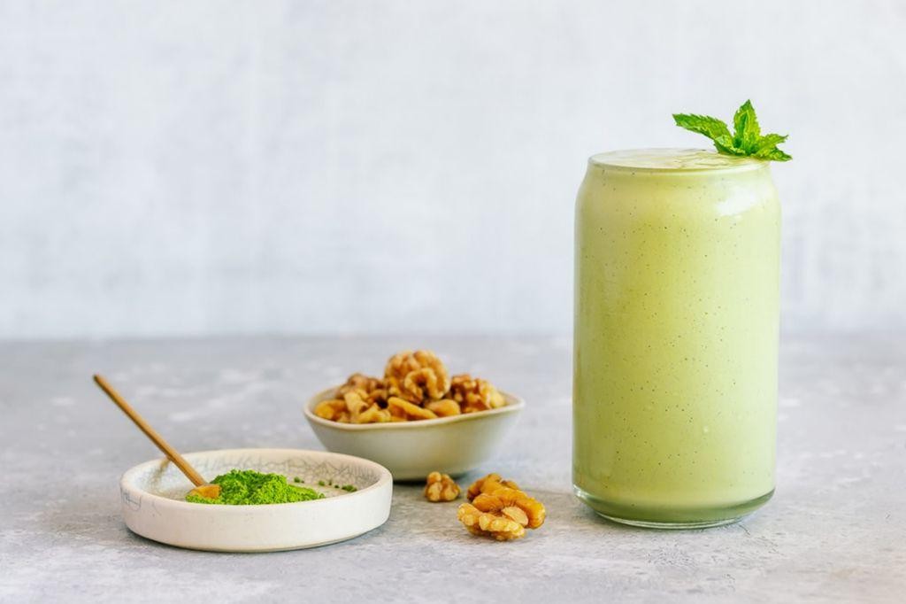 Avocado and Walnut Fertility Smoothie