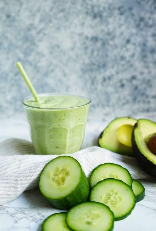 Avocado and cucumber smoothie