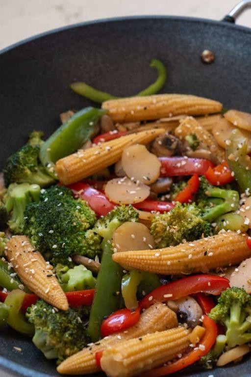 Baby corn and broccoli in garlic sauce