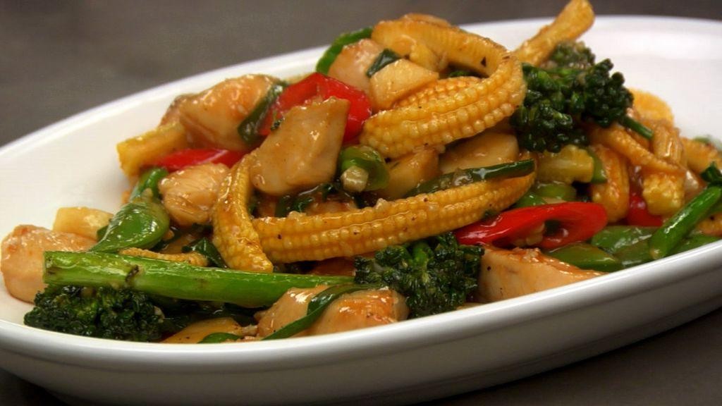 Baby corn and chicken stir-fry