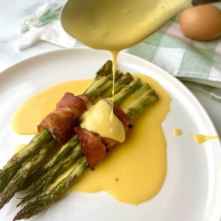 Bacon-Wrapped Asparagus with Hollandaise Sauce