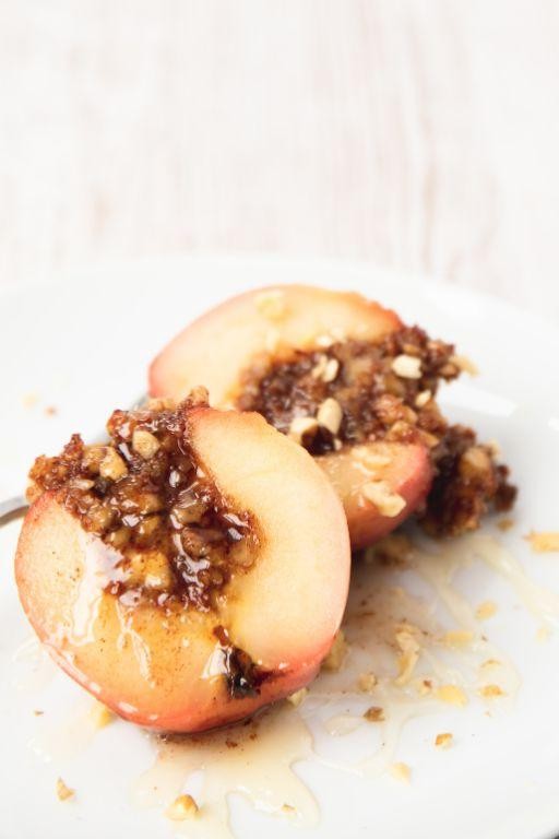 Baked apples with cinnamon and walnuts